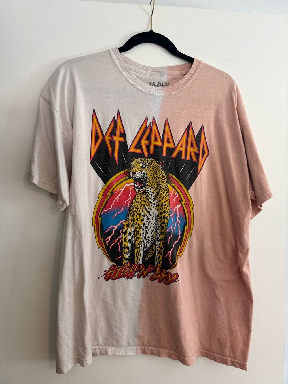 Def Leppard High 'N' Dry Short Sleeve Tee - Pink Ombre